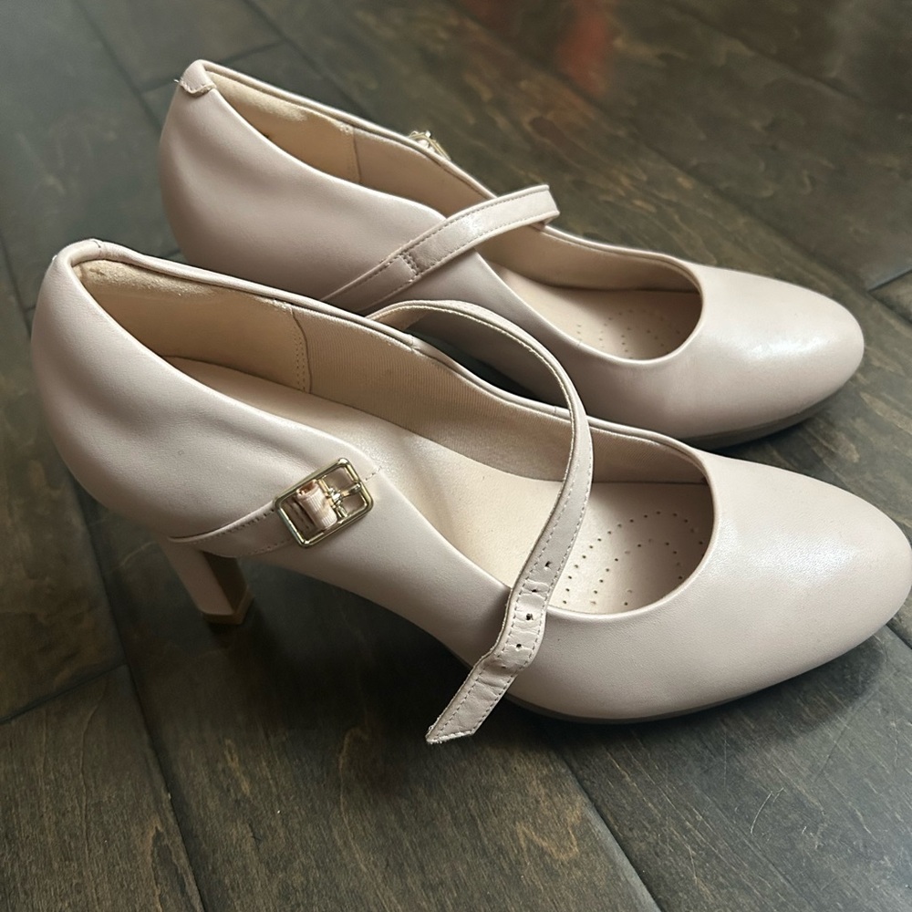 Blush Clark’s Ambyr Shine Heels 👠